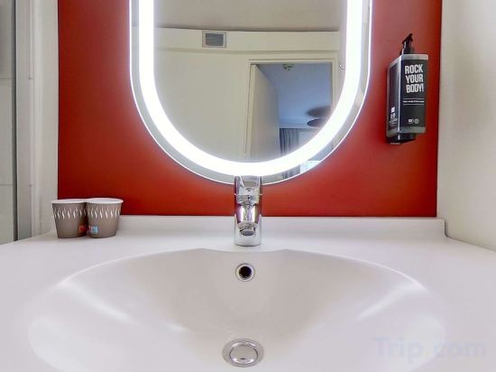 Фото ibis Paris Brancion Parc des Expositions 15eme