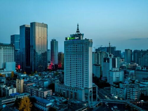 Внешний вид отеля Holiday Inn Express Chengdu Tianfu Square в Чэнду, фото 2