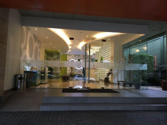 Фото Zest Jemursari by Swiss-Belhotel International