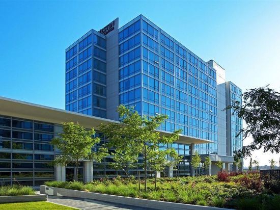 Фото The Westin Wall Centre, Vancouver Airport