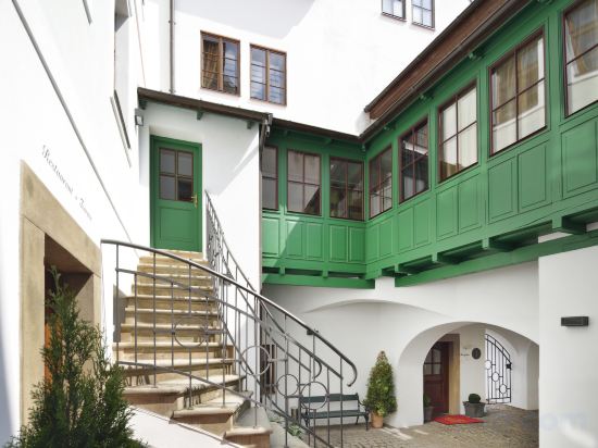 Фото Golden Well Hotel