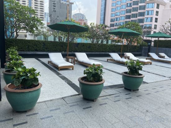 Фото Отель Maitria Sukhumvit 18