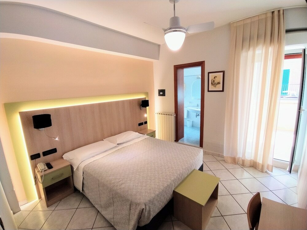 Фото Hotel Monica