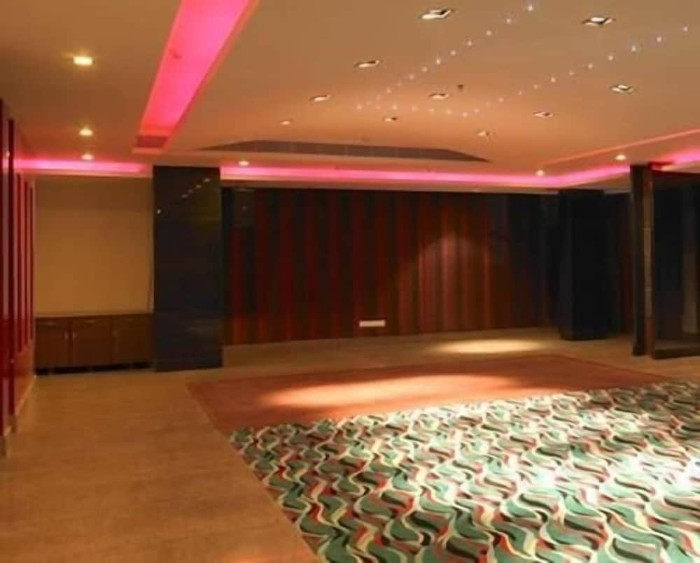 Фото Ramada by Wyndham Jaipur North