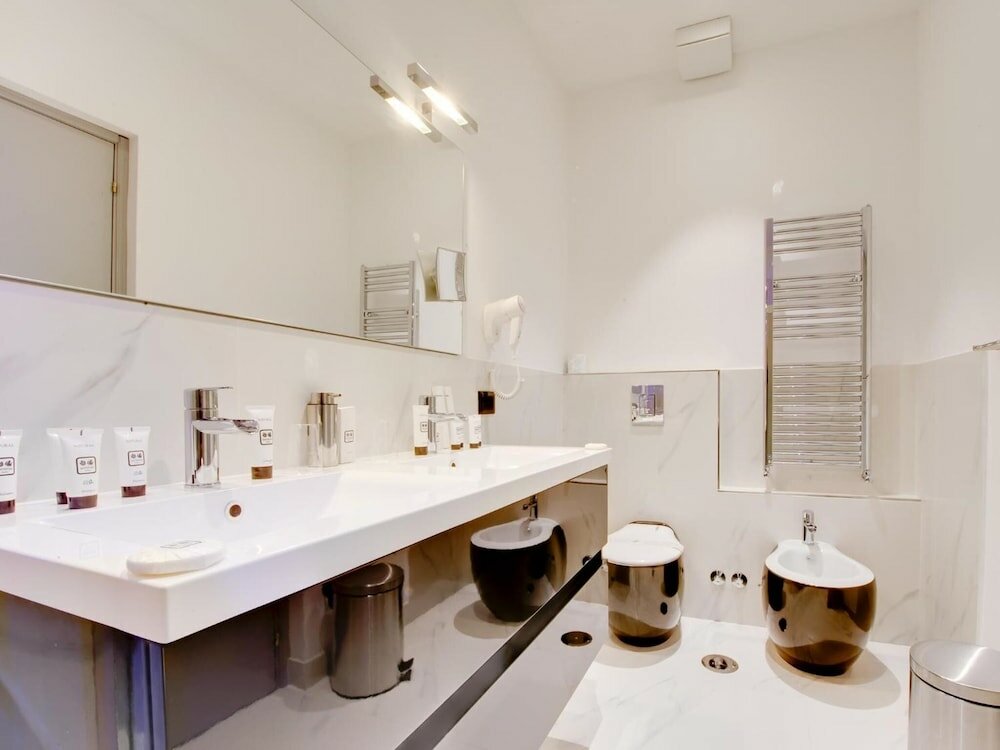 Фото Queen Palace Suites