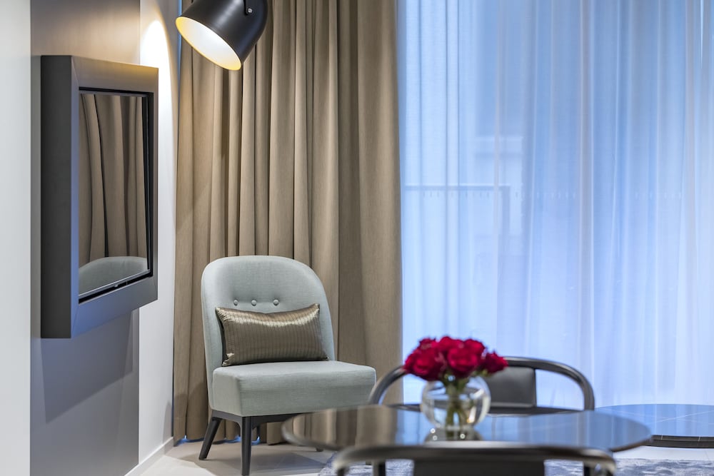 Фото Skye Suites Sydney