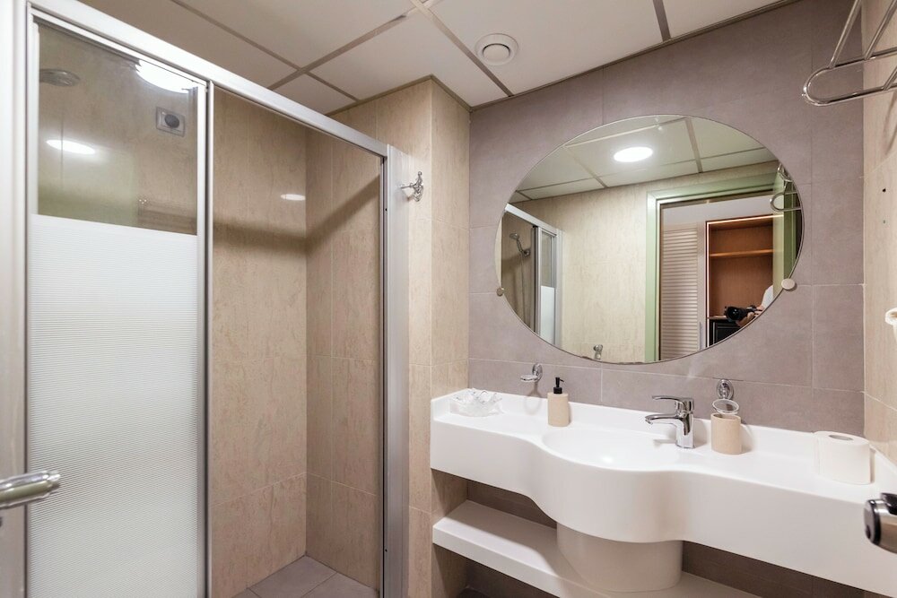 Фото Messinian Bay Hotel