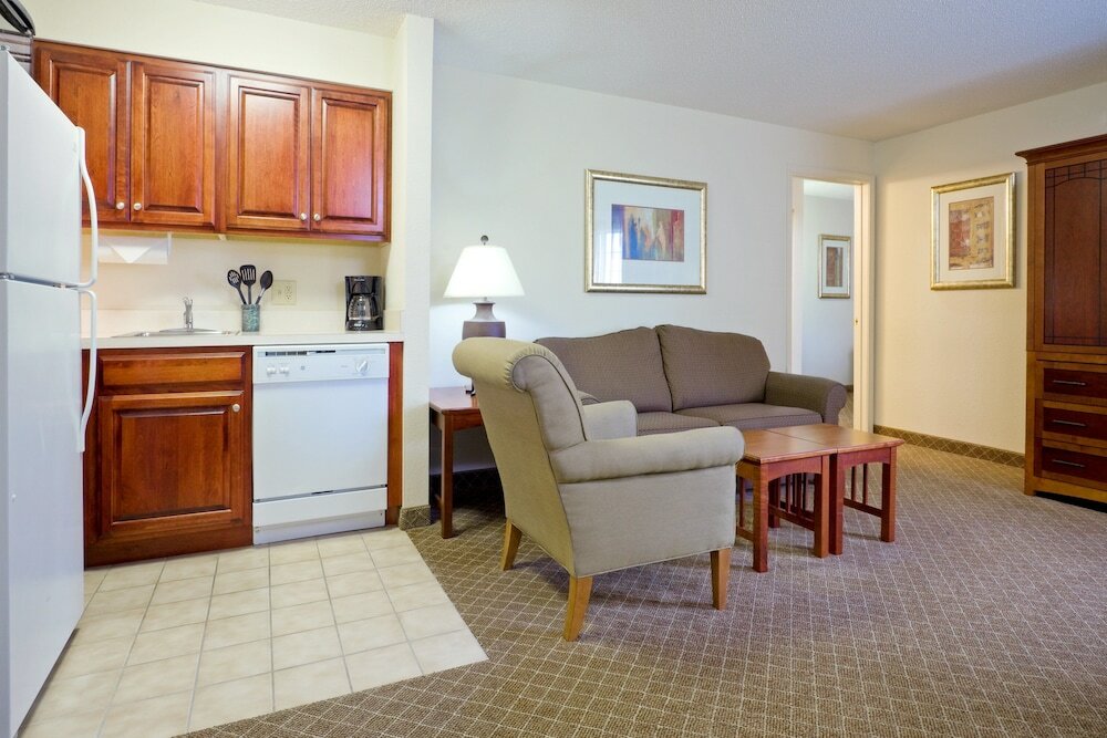 Фото Staybridge Suites Cranbury, an Ihg Hotel