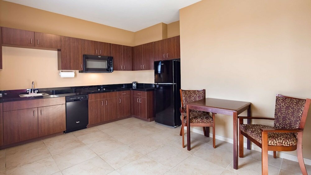 Фото Best Western Plus Hudson Hotel & Suites