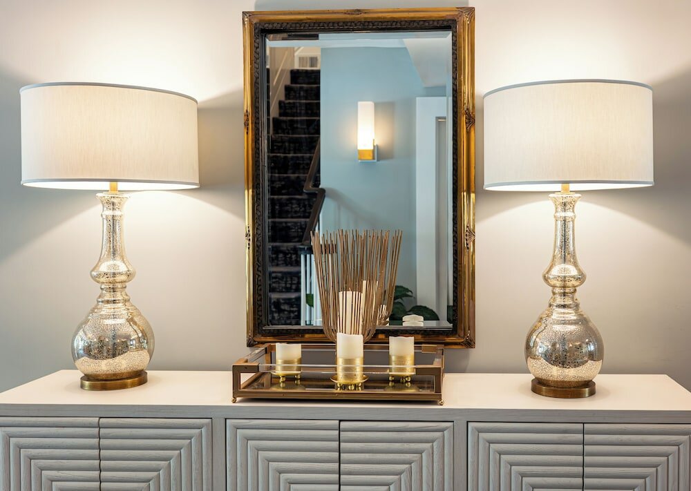 Фото Chateau Inn and Suites