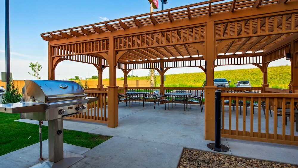 Фото Best Western Plus Hudson Hotel & Suites