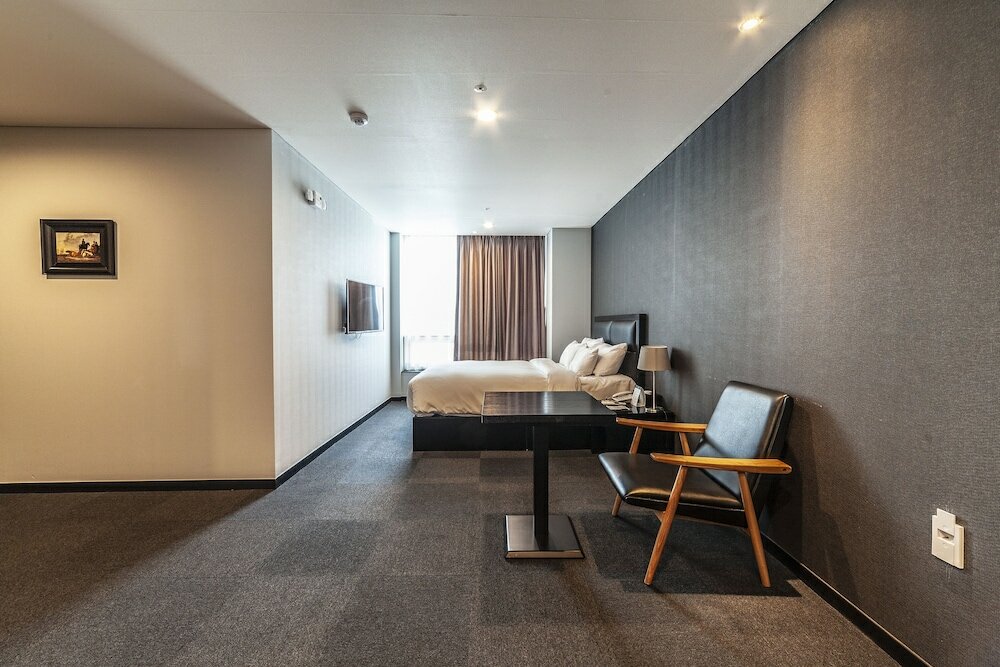 Фото Gangneung Tourist Hotel