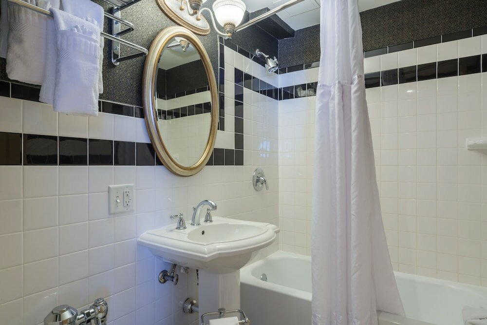 Фото Ambassador Hotel - Milwaukee