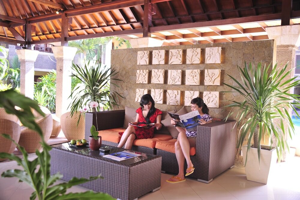 Фото Adhi Jaya Hotel