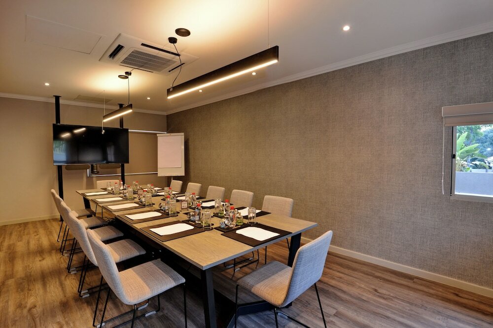 Фото Courtyard Hotel Sandton