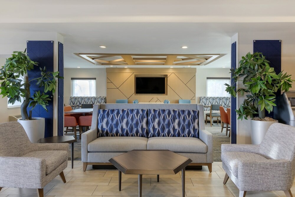 Фото Holiday Inn Express Colton-Riverside North, an Ihg Hotel