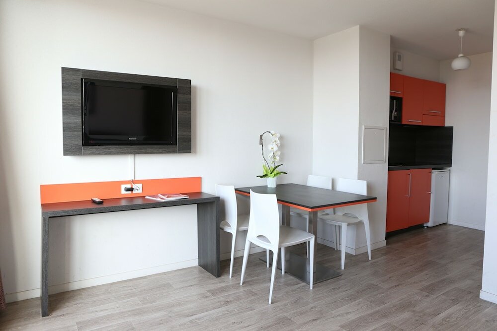 Фото Adonis Paris Sud