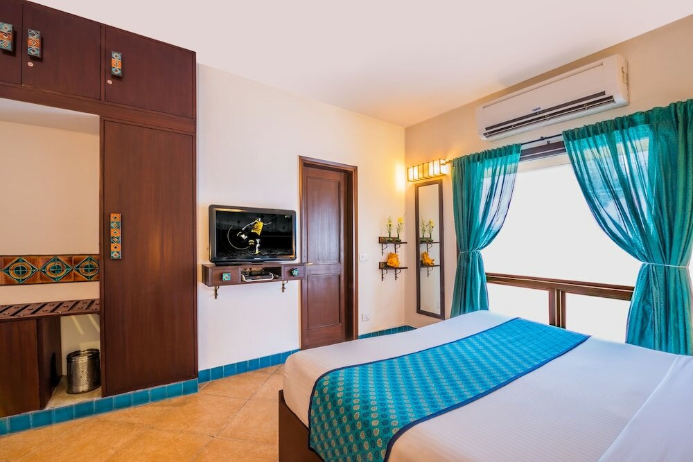 Фото Home@F37 Kailash Colony Metro