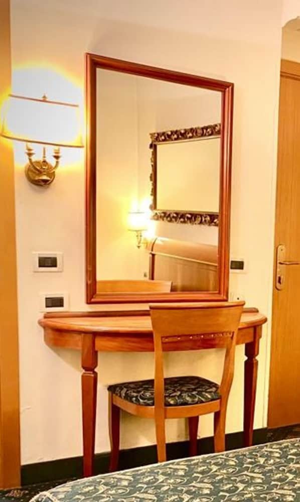 Фото Champagne Palace Hotel