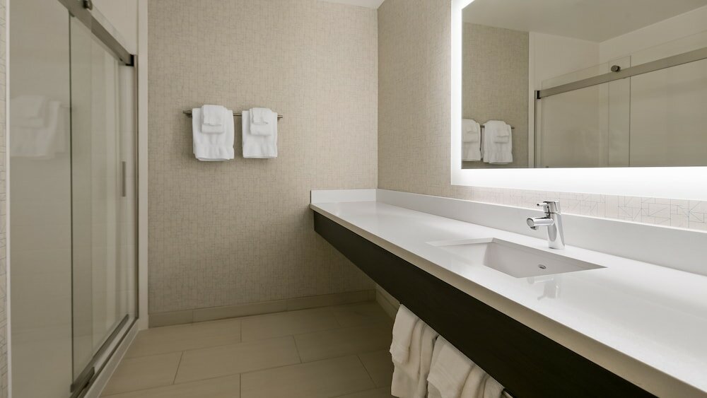 Фото Holiday Inn Express & Suites Everett, an Ihg Hotel