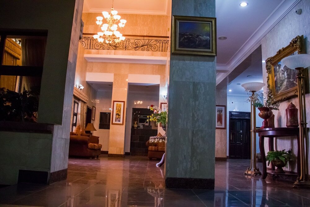 Фото Heritage House Square Hotel