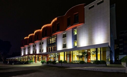 Внешний вид отеля Bv President Hotel в Ренде, фото 1