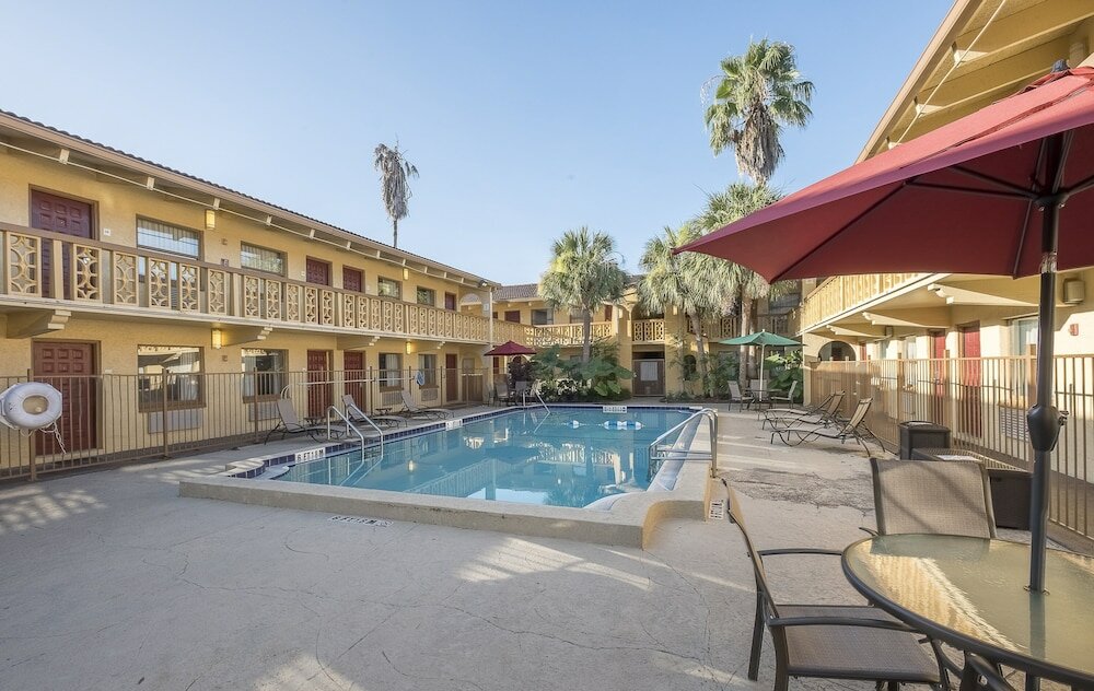 Фото Red Roof Inn Tampa Bay - St. Petersburg