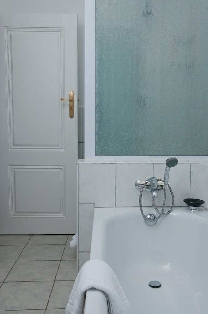 Фото At Winkfield House