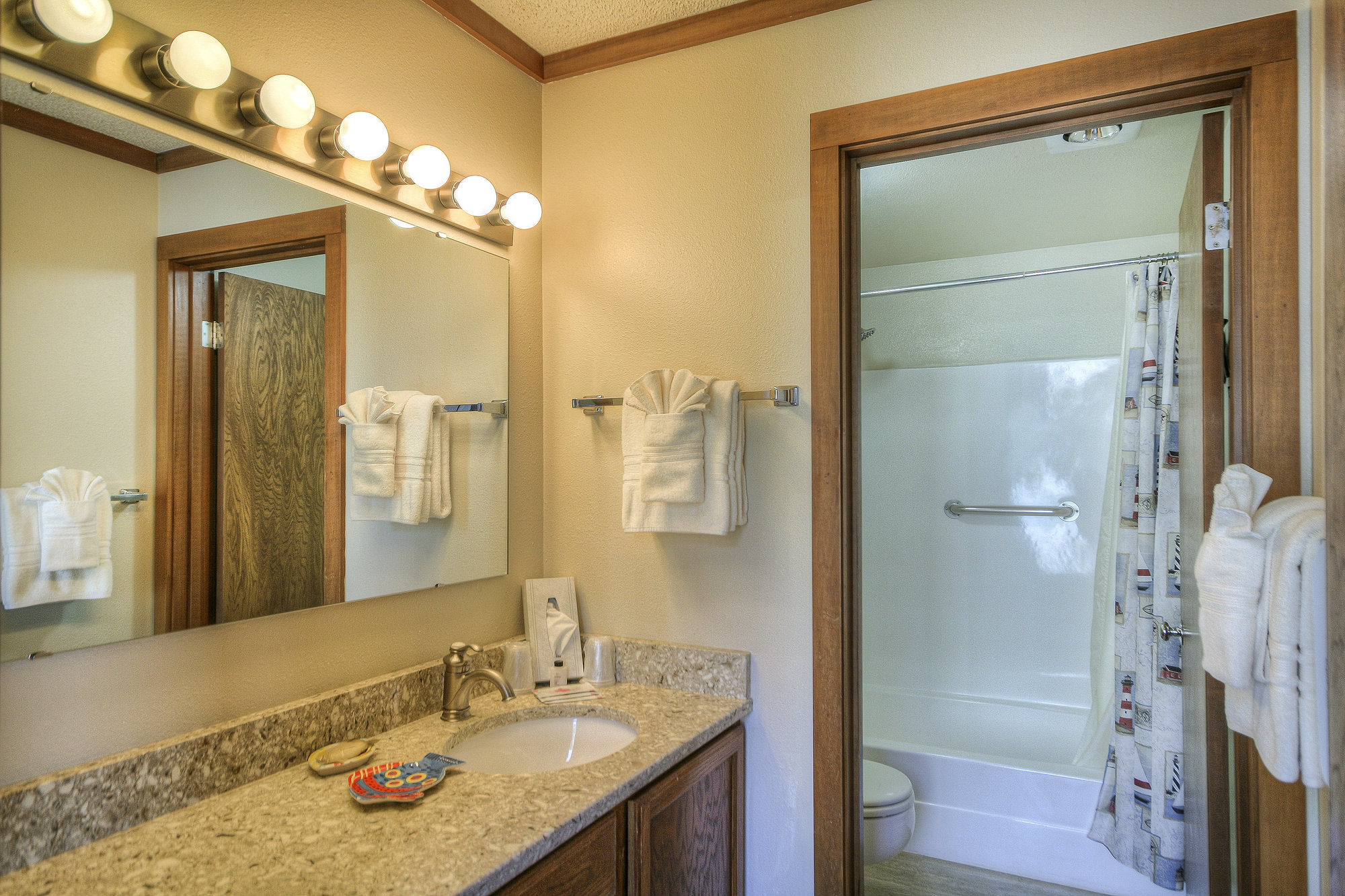 Фото Little Creek Cove Beachfront Resort