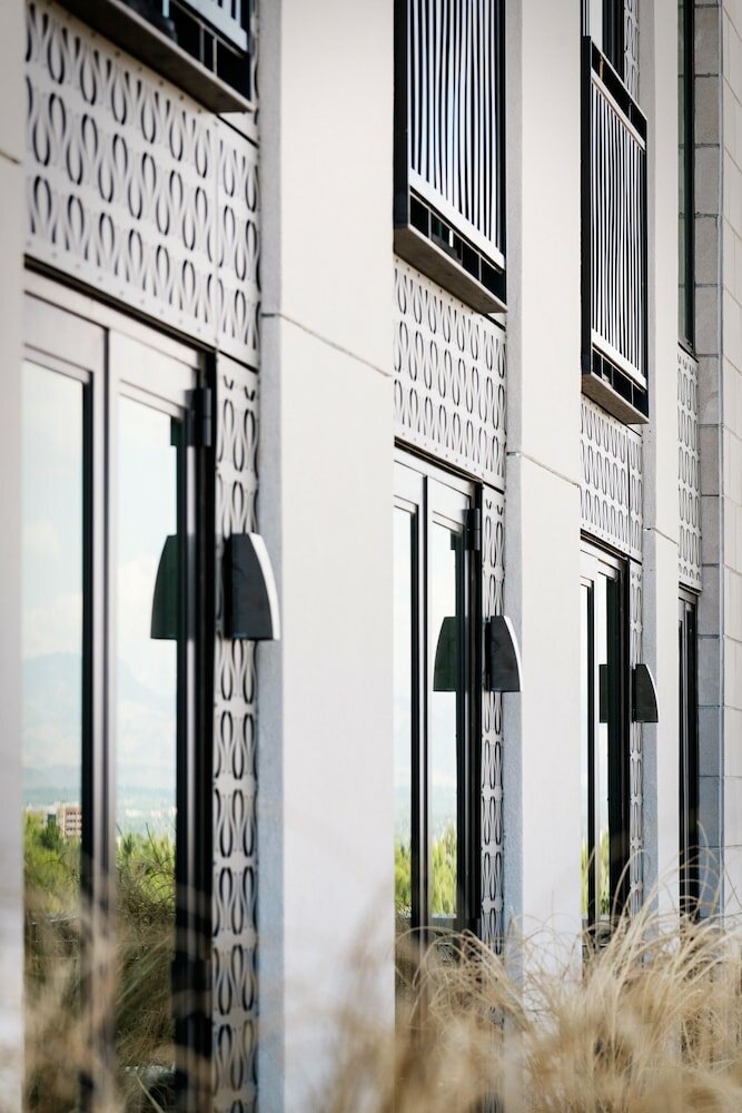 Фото Halcyon - a hotel in Cherry Creek