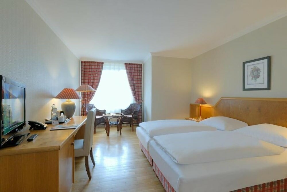 Фото Golden Tulip Luebecker Hof