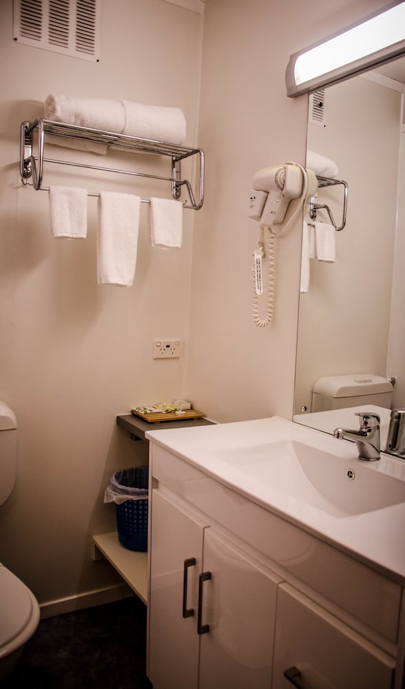 Фото Alpers Lodge & Conference Centre