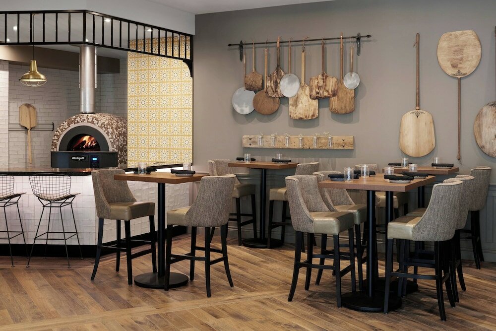 Фото Delta Hotels by Marriott Guelph Conference Centre