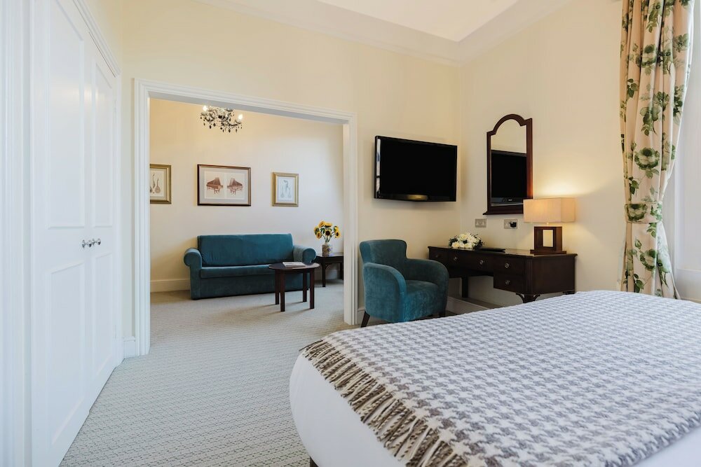 Фото Winchester Royal Hotel