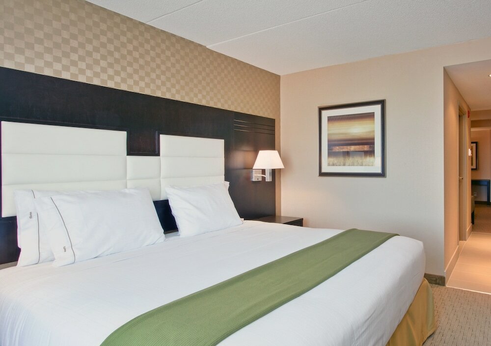 Фото Holiday Inn Express Hotel & Suites Ottawa West Nepean