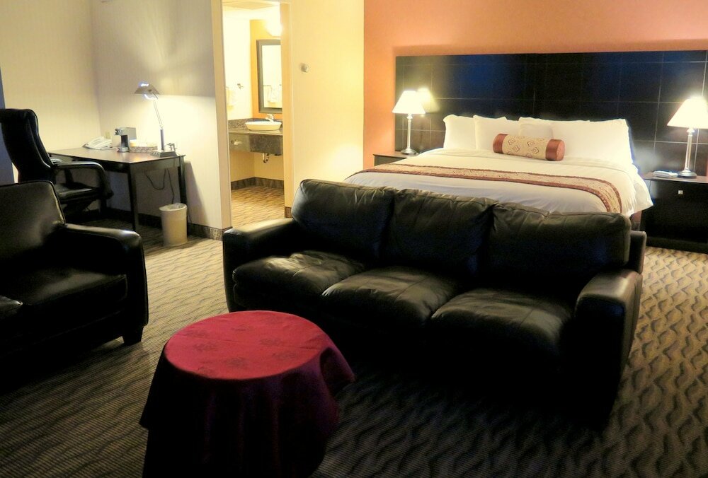 Фото Nisku Inn And Conference Centre