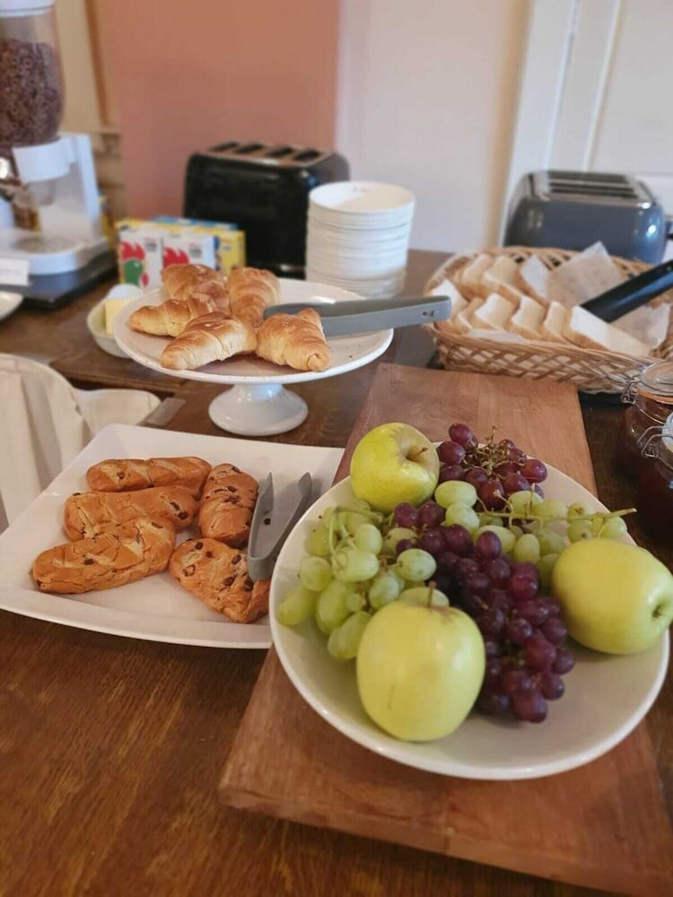 Фото The Manor Guesthouse