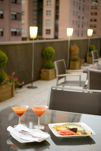 Внешний вид отеля Nh Valladolid Bálago в Вальядолиде, фото 4