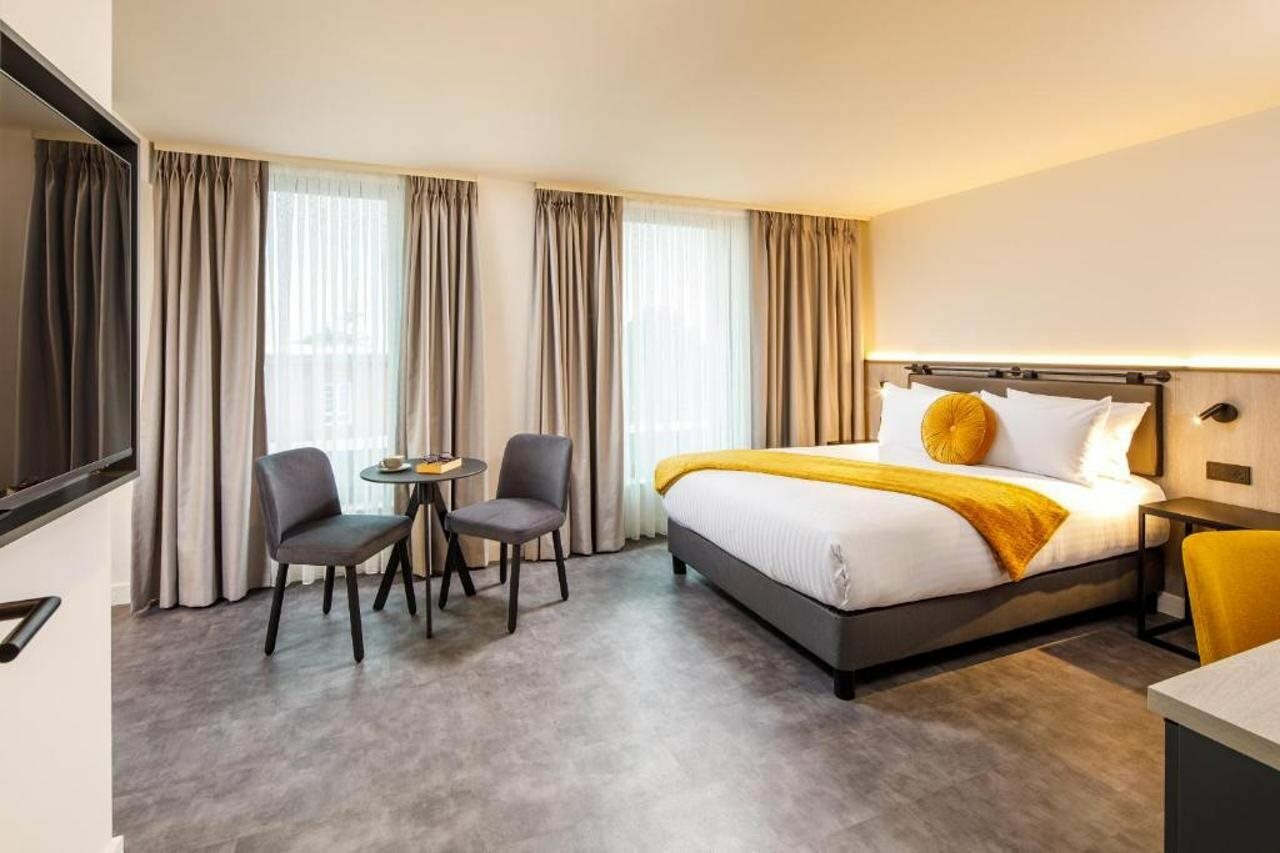 Фото Southgate Hotel London