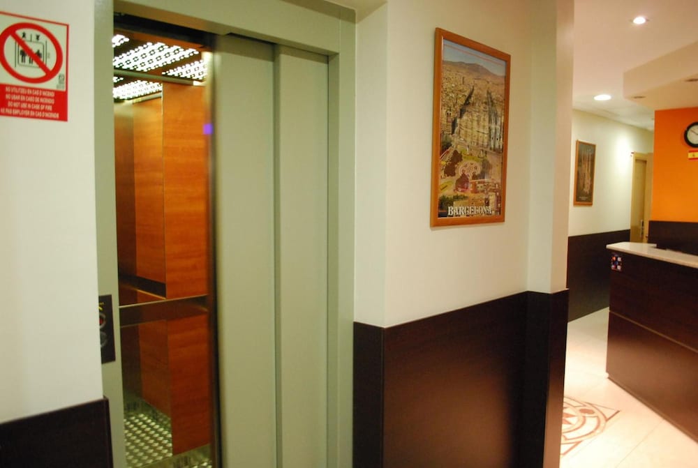 Фото Hostal Las Flores