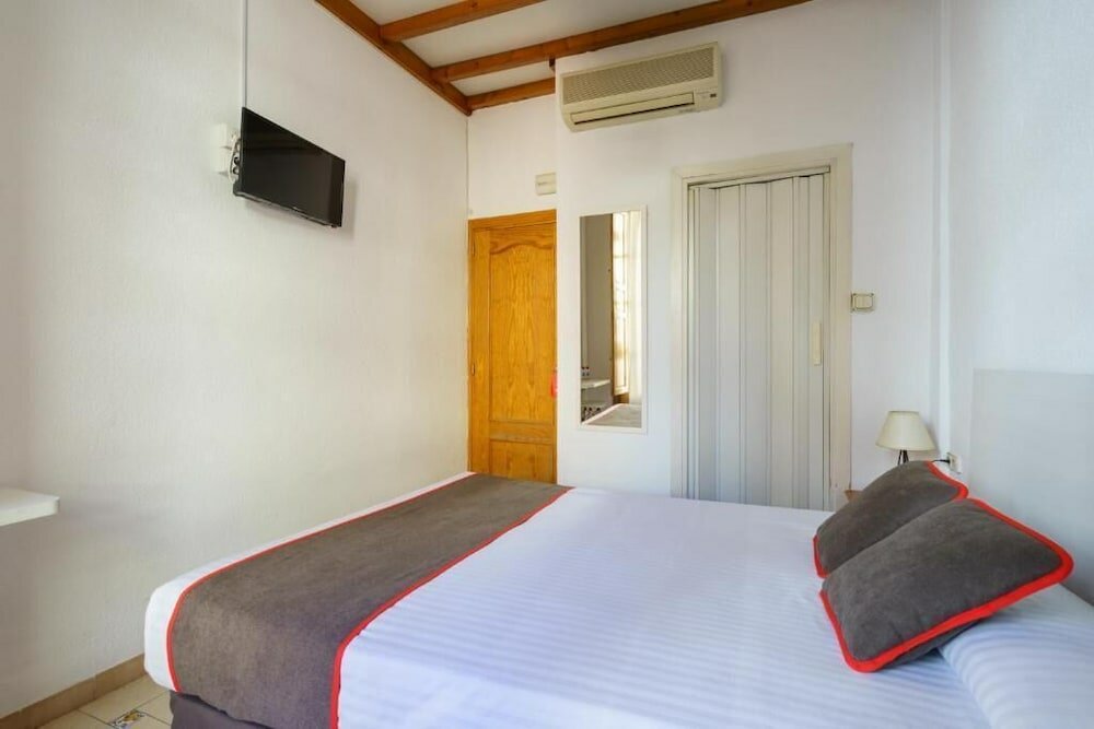 Фото Oyo Hostal Austria