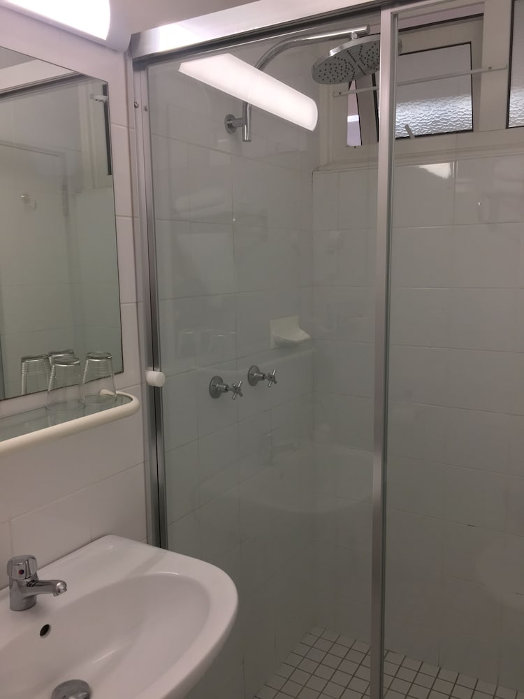 Фото Edgecliff Lodge Motel