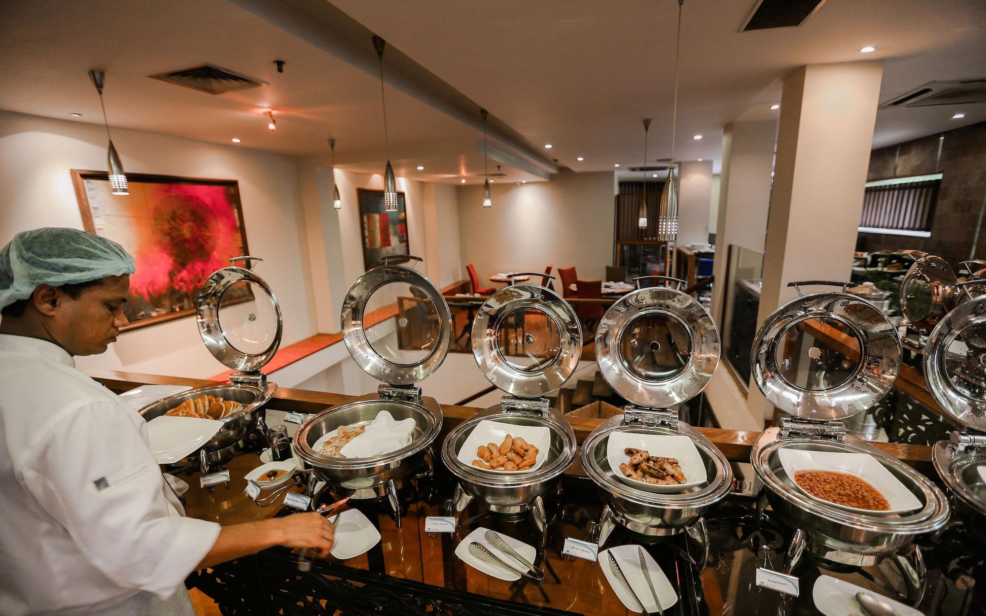 Фото Lakeshore Hotel & Apartments