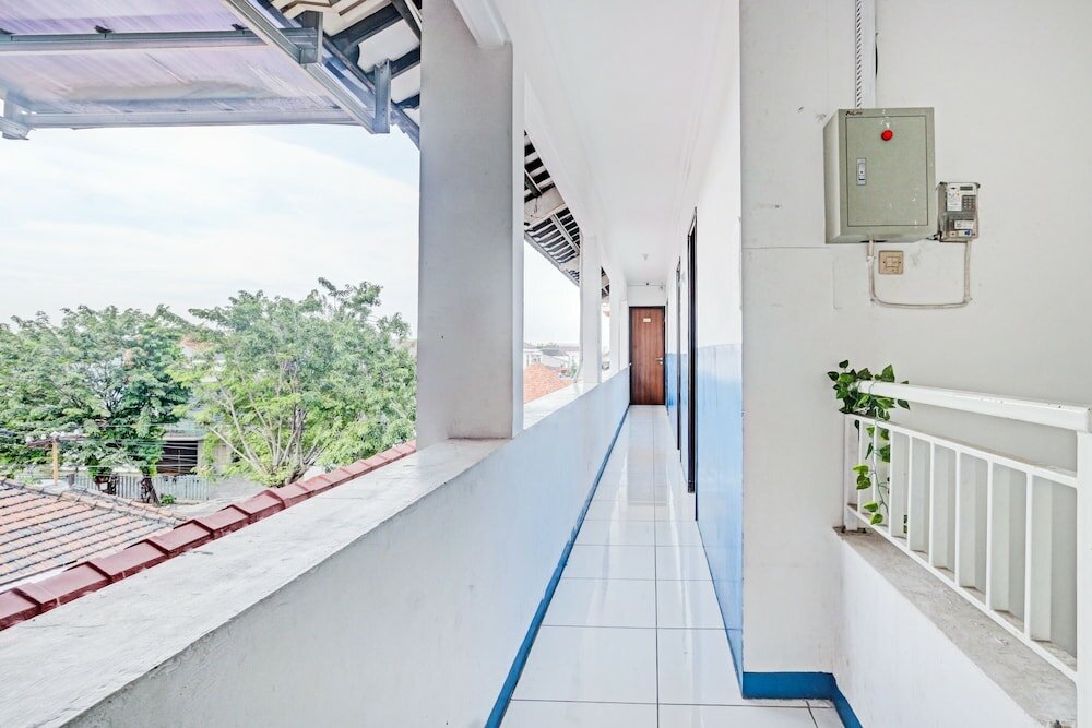 Фото RedDoorz near Mall Ciputra 2