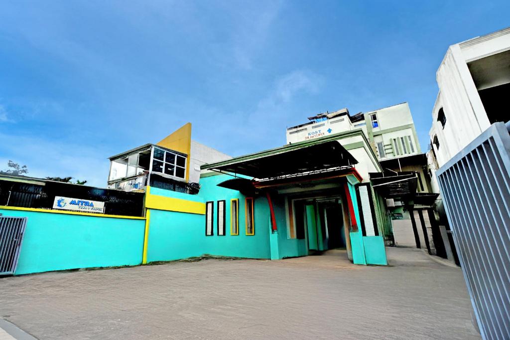 Фото RedDoorz near Taman Bungkul