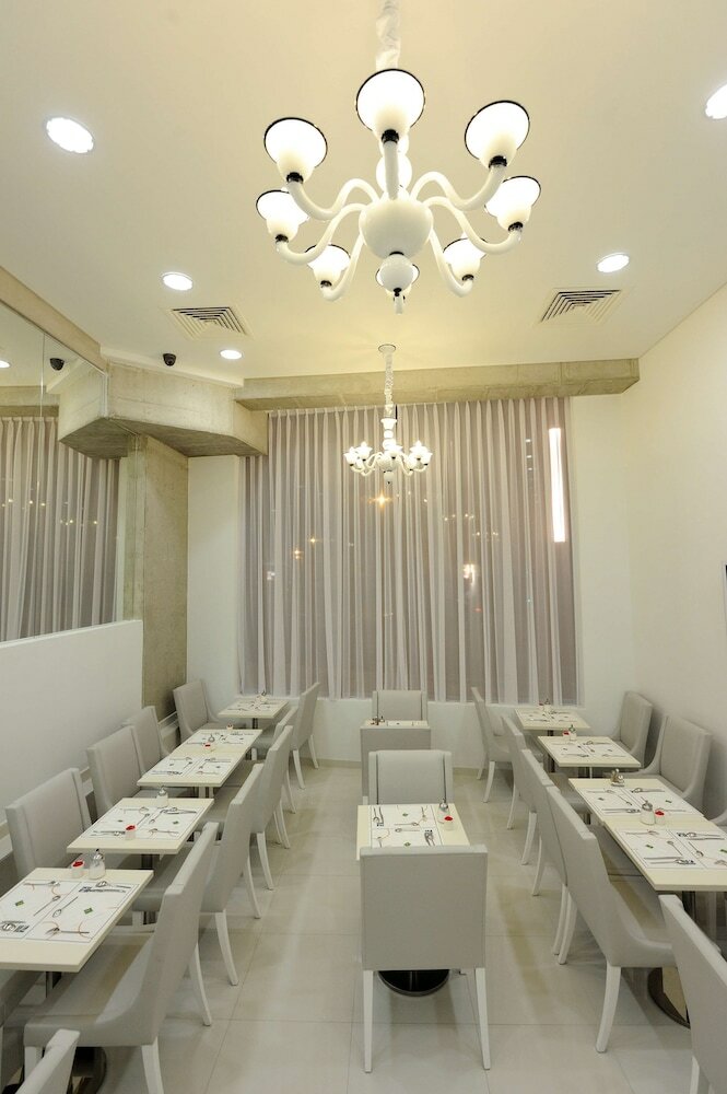 Фото Kyriad Prestige Perpignan Centre Del Mon