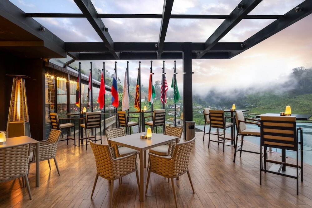 Фото The Golden Ridge Hotel