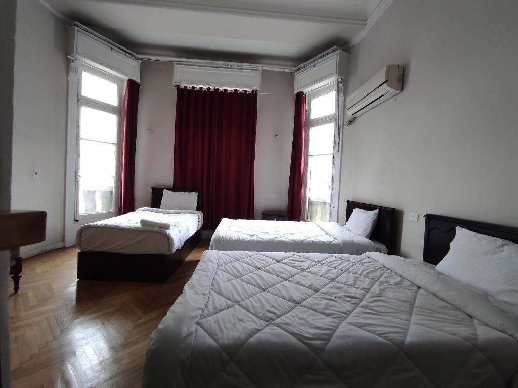 Фото Travelers House Hostel