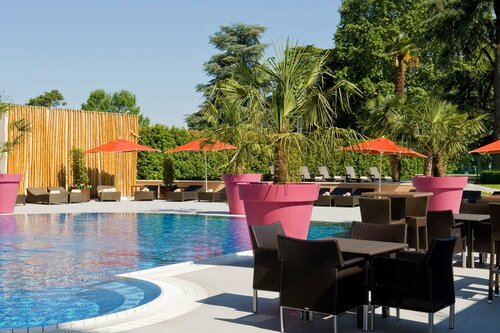 Гостиница Hilton Evian Les Bains в Эвиан-ле-Бене