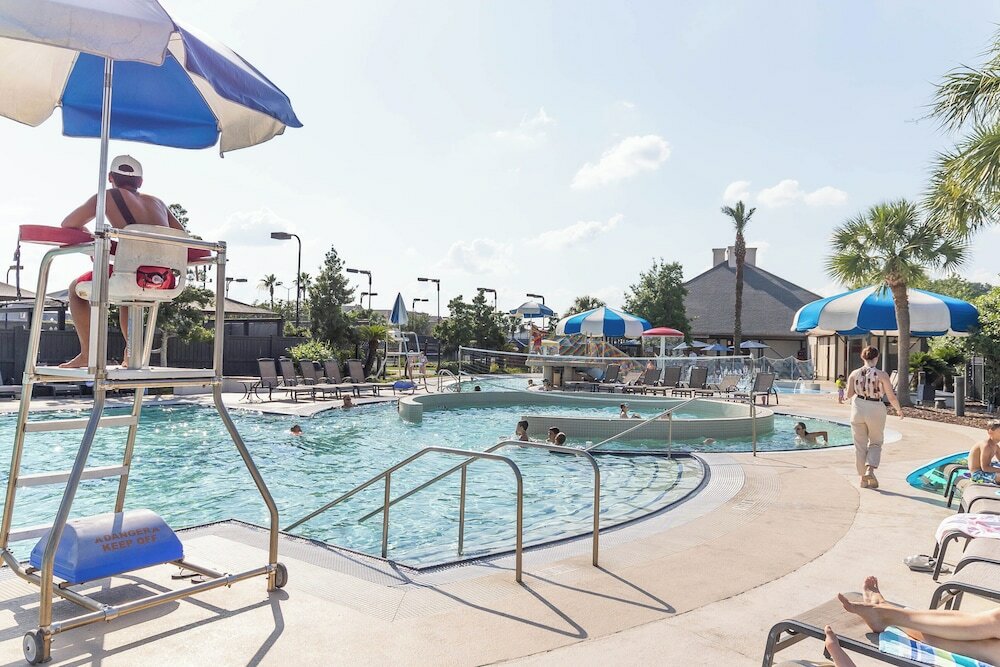 Фото Carriage House Hotel